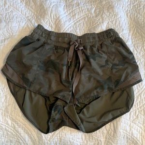 Lululemon shorts size 6